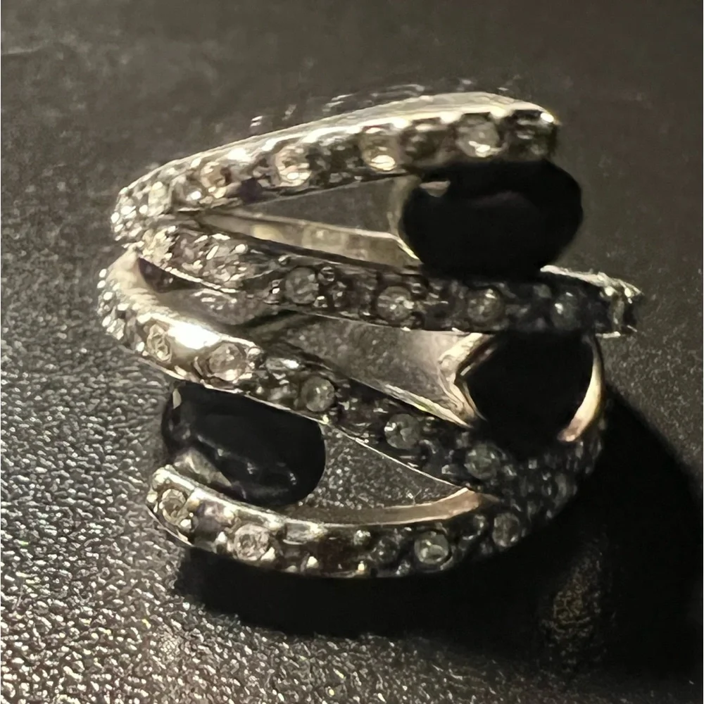 Beautiful ring - Picture 2 of 8